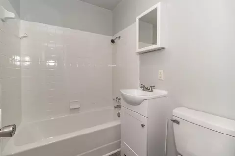Bath - 1039 Redbird Rd #B, Augusta, GA 30904 photo 1 of 2