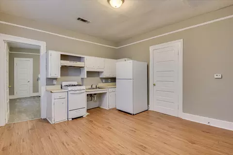 Kitchen - 305 1st St, Augusta, GA 30901 photo 4 of 6