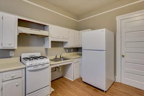 Kitchen - 305 1st St, Augusta, GA 30901 photo 5 of 6