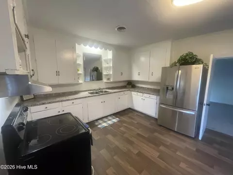 Kitchen - 426 Salem Rd, Thomson, GA 30824 photo 1 of 2