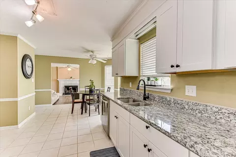 Kitchen - 269 Ashbrook Dr, Martinez, GA 30907 photo 4 of 5