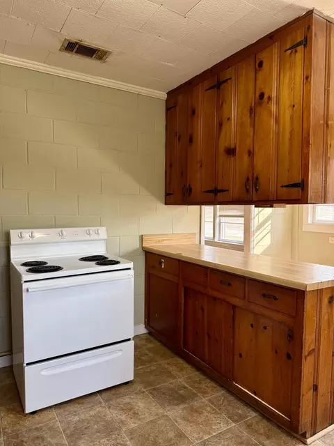 Kitchen - 168 Rivers Cir, Thomson, GA 30824 photo 2 of 3
