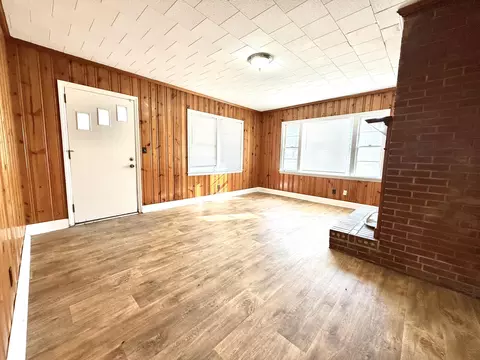 Living - 168 Rivers Cir, Thomson, GA 30824 photo 2 of 5