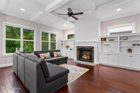 Living - 2087 Egret Cir, Evans, GA 30809 photo 1 of 2