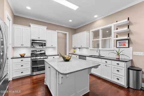 Kitchen - 2087 Egret Cir, Evans, GA 30809 photo 2 of 5