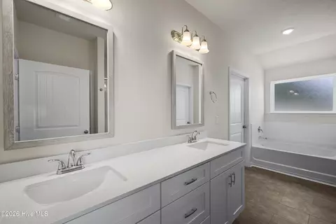 Bath - 8902 Snelling Dr, Aiken, SC 29803 photo 2 of 4