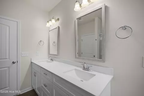 Bath - 8902 Snelling Dr, Aiken, SC 29803 photo 3 of 4