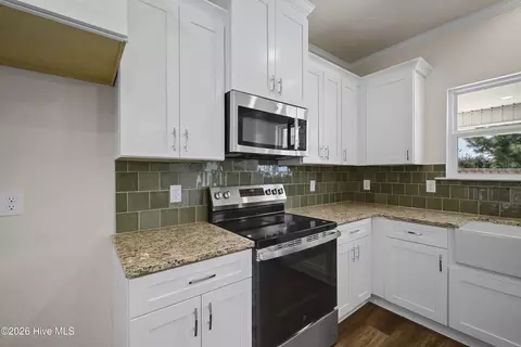 Kitchen - 8902 Snelling Dr, Aiken, SC 29803 photo 4 of 8