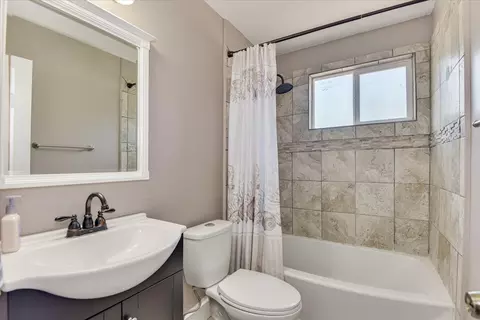 Bath - 557 Forest Xing, Augusta, GA 30907 photo 2 of 2