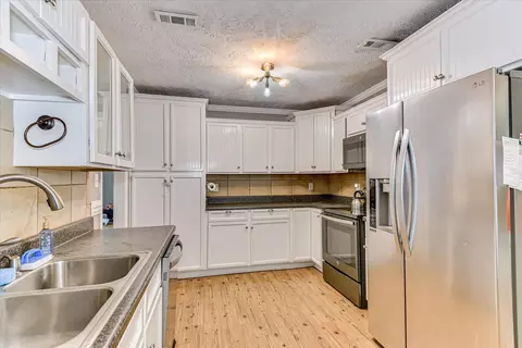 Kitchen - 557 Forest Xing, Augusta, GA 30907 photo 2 of 4