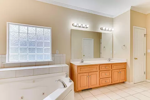 Bath - 202 Mineral Ct, Evans, GA 30809 photo 3 of 6