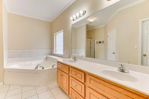 Bath - 202 Mineral Ct, Evans, GA 30809 photo 1 of 6