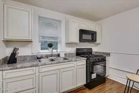 Kitchen - 714 Hickman Rd, Augusta, GA 30904 photo 9 of 13