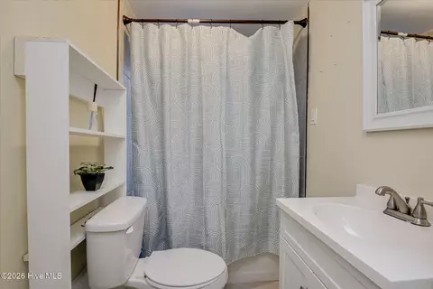 Bath - 714 Hickman Rd, Augusta, GA 30904 photo 5 of 8