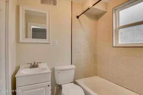 Bath - 714 Hickman Rd, Augusta, GA 30904 photo 4 of 8