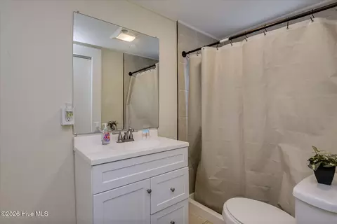 Bath - 714 Hickman Rd, Augusta, GA 30904 photo 3 of 8