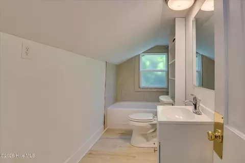 Bath - 714 Hickman Rd, Augusta, GA 30904 photo 6 of 8