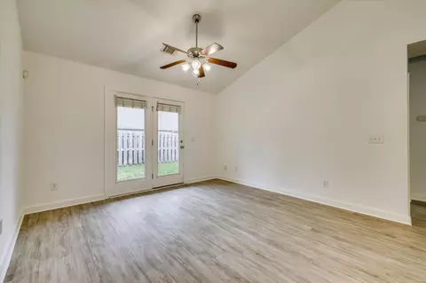 Living - 350 Connor Cir, Evans, GA 30809 photo 2 of 6
