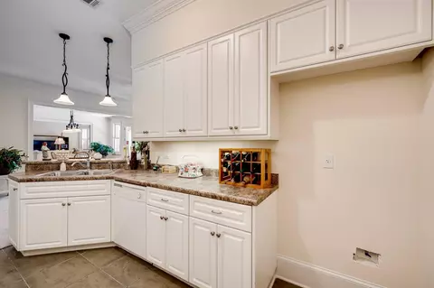 Kitchen - 608 Emerald Xing, Evans, GA 30809 photo 6 of 6