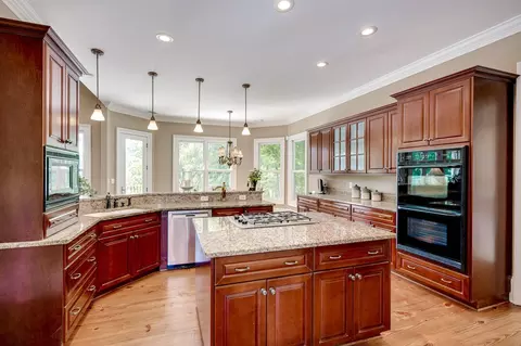 Kitchen - 608 Emerald Xing, Evans, GA 30809 photo 4 of 6