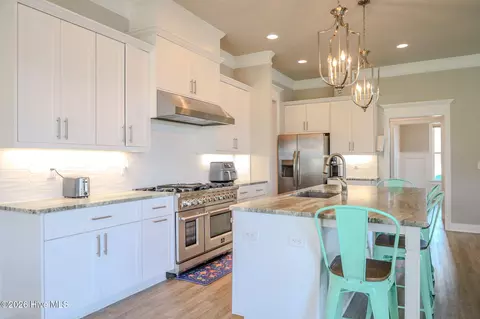 Kitchen - 214 Cardinal Ct, Evans, GA 30809 photo 7 of 9