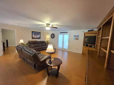 Living - 335 W Sheppard St, Stapleton, GA 30823 photo 2 of 4