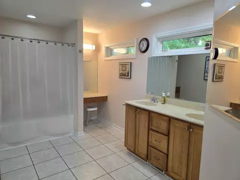 Bath - 335 W Sheppard St, Stapleton, GA 30823 photo 1 of 10