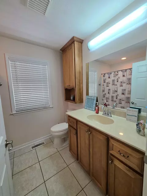 Bath - 335 W Sheppard St, Stapleton, GA 30823 photo 8 of 10