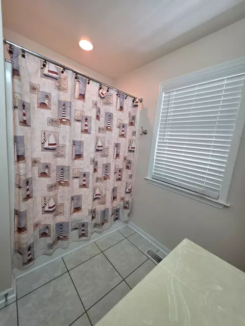 Bath - 335 W Sheppard St, Stapleton, GA 30823 photo 7 of 10