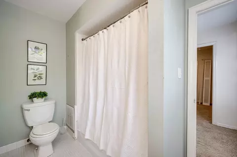 Bath - 531 Regent Rd, Augusta, GA 30909 photo 3 of 4