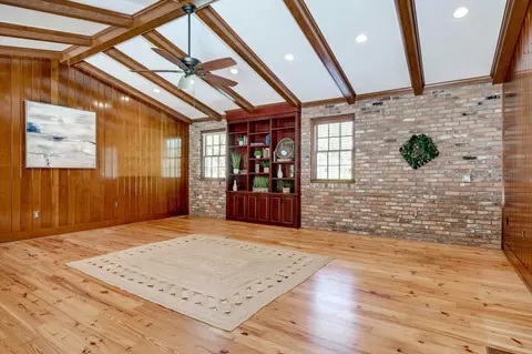 Living - 531 Regent Rd, Augusta, GA 30909 photo 4 of 7