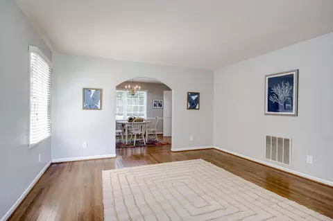 Living - 531 Regent Rd, Augusta, GA 30909 photo 2 of 7