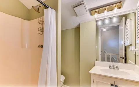 Bath - 3217 W Wimbledon Dr, Augusta, GA 30909 photo 3 of 3