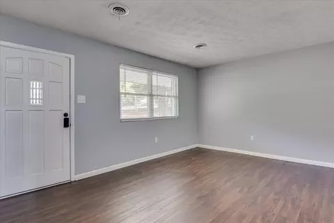 Living - 2916 Panhandle Cir, Augusta, GA 30906 photo 2 of 7