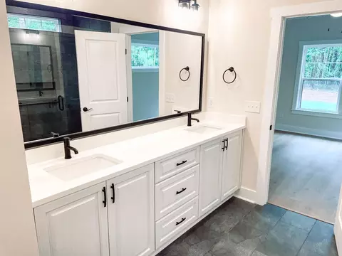 Bath - 114 Rhett Dr, Mccormick, SC 29835 photo 2 of 2