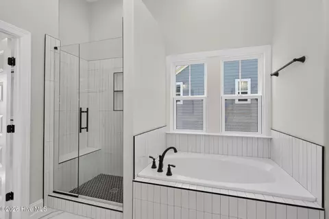 Bath - 437 Woodlawn St, Evans, GA 30809 photo 6 of 6