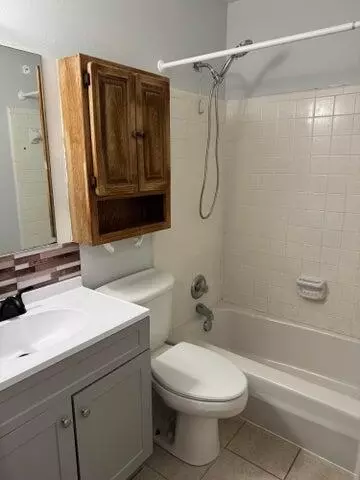 Bath - 2415 Eagle Dr, Augusta, GA 30906 photo 1 of 1