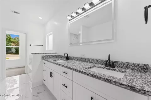 Bath - 1037 Prep St, Augusta, GA 30901 photo 1 of 7