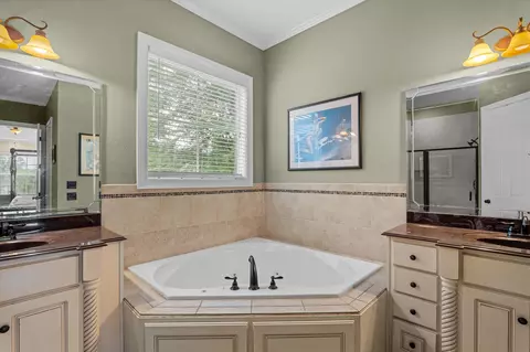 Bath - 2516 Laurel Dr, Evans, GA 30809 photo 4 of 7