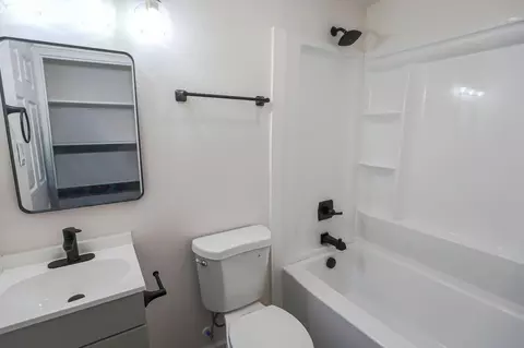 Bath - 2154 Bayvale Rd, Augusta, GA 30909 photo 3 of 4