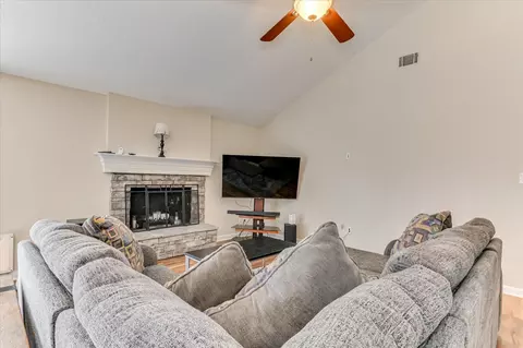 Living - 2015 Bridgewater Dr, Augusta, GA 30907 photo 3 of 6