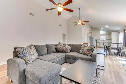 Living - 2015 Bridgewater Dr, Augusta, GA 30907 photo 4 of 6