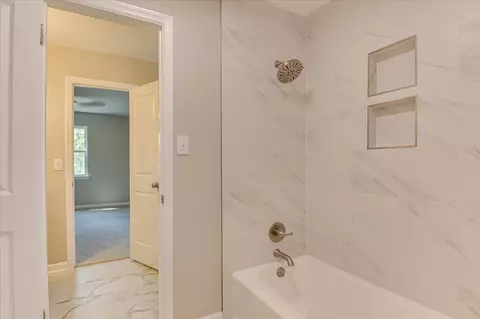 Bath - 4599 Hickory Dr, Evans, GA 30809 photo 6 of 8