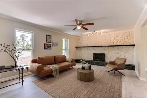 Living - 4599 Hickory Dr, Evans, GA 30809 photo 2 of 7
