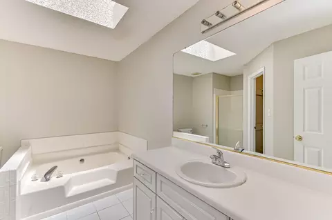 Bath - 3009 Mabus Dr, Augusta, GA 30909 photo 1 of 3
