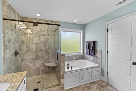 Bath - 845 Glencoe Way, Evans, GA 30809 photo 3 of 6