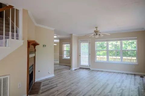 Living - 312 Scarlett Ct, Evans, GA 30809 photo 2 of 4