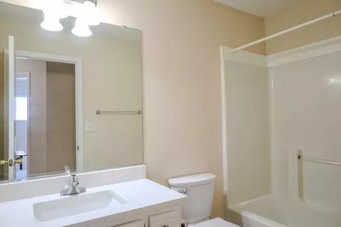 Bath - 312 Scarlett Ct, Evans, GA 30809 photo 3 of 3