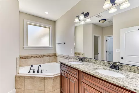 Bath - 514 Hardwick Ct, Evans, GA 30809 photo 1 of 9