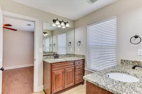 Bath - 514 Hardwick Ct, Evans, GA 30809 photo 6 of 9